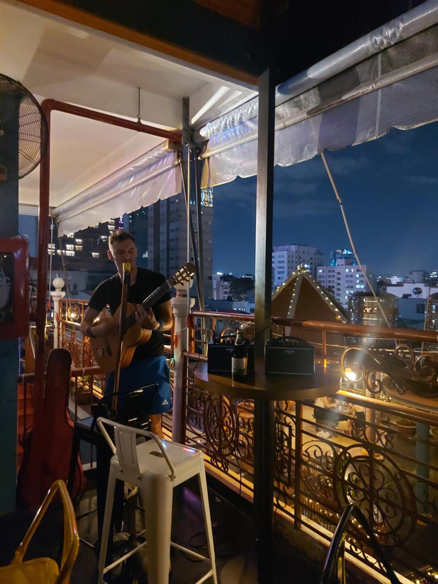 Saigon Rooftops Hostel Хошимин Екстериор снимка
