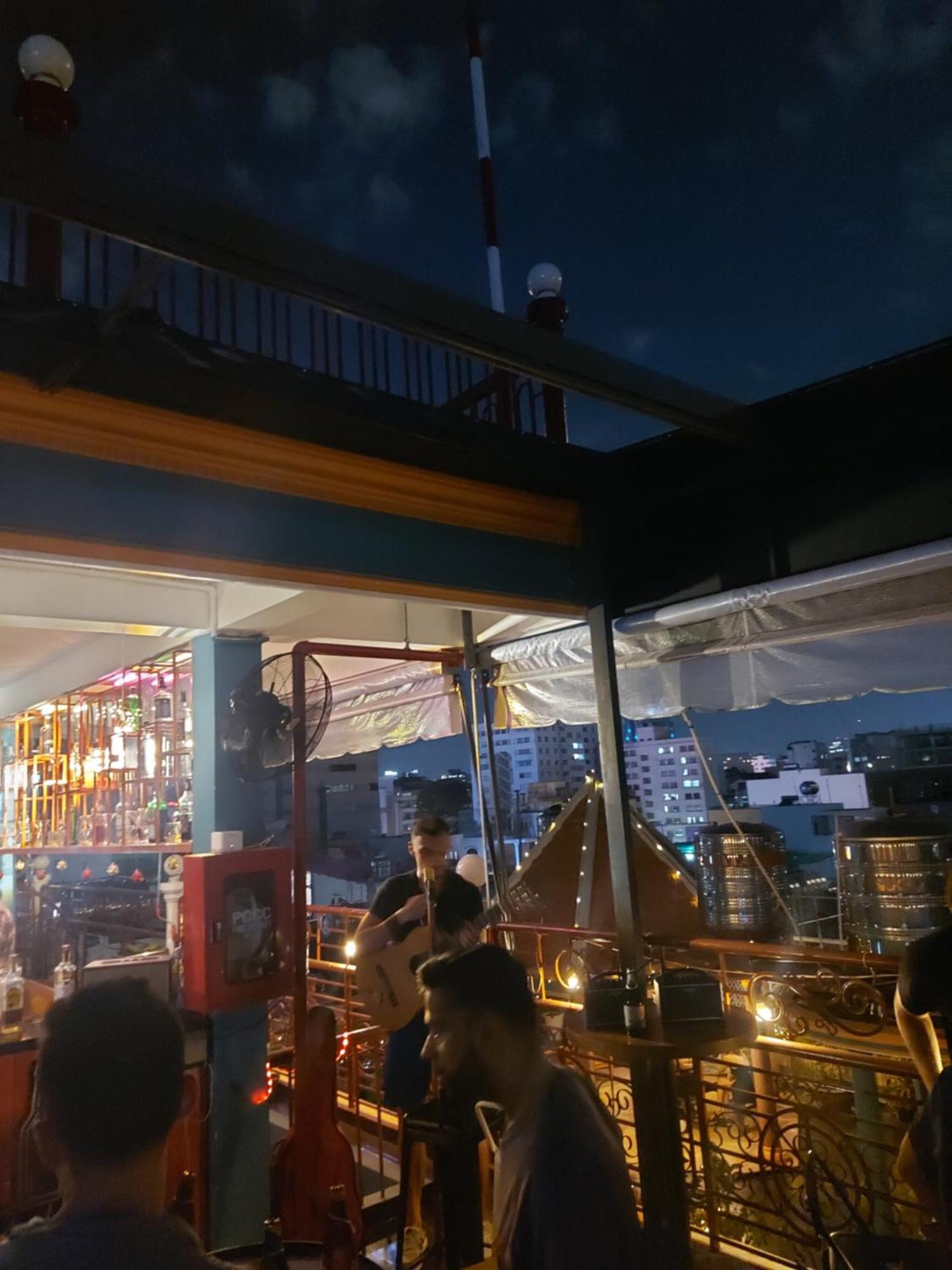 Saigon Rooftops Hostel Хошимин Екстериор снимка