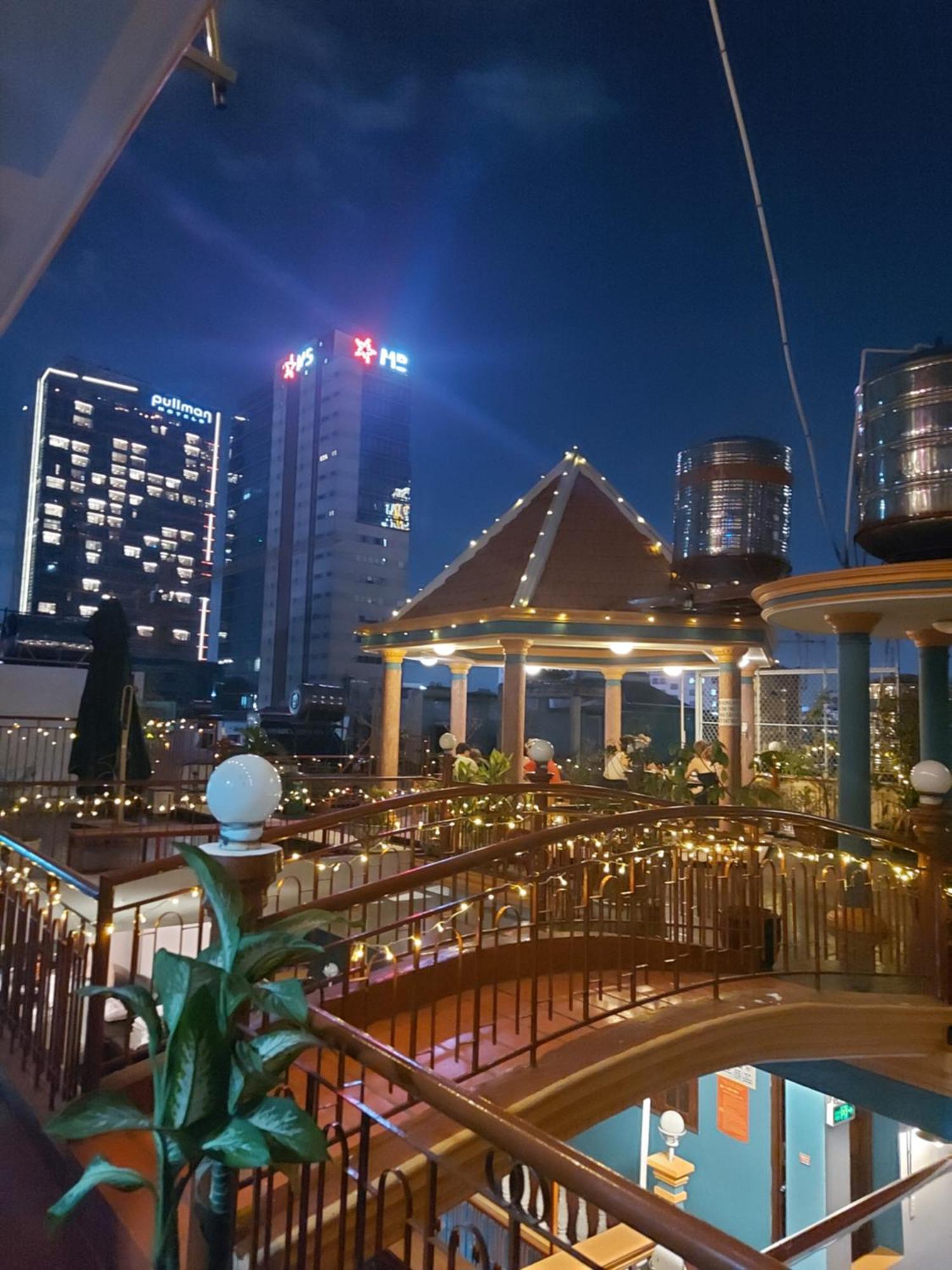 Saigon Rooftops Hostel Хошимин Екстериор снимка