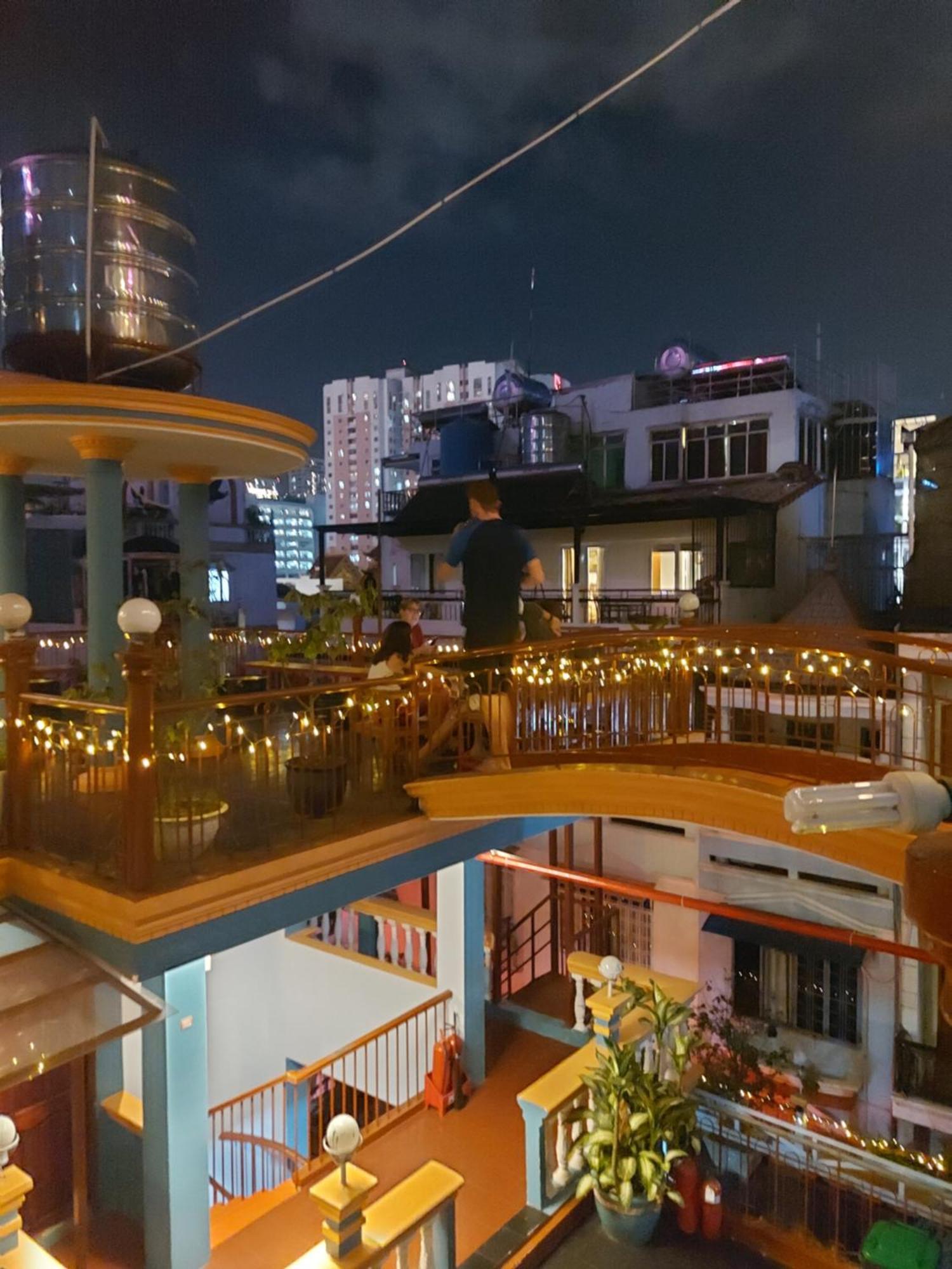 Saigon Rooftops Hostel Хошимин Екстериор снимка