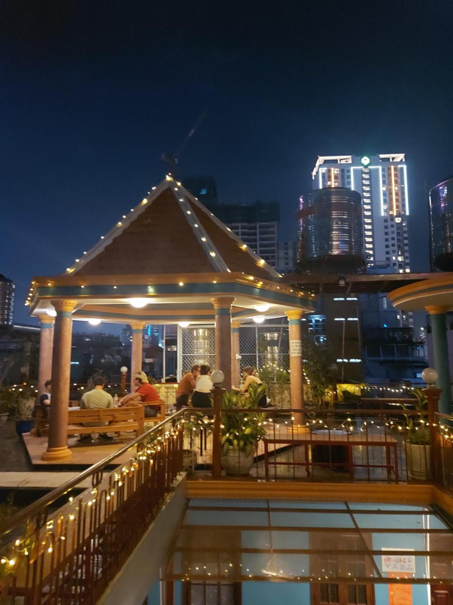 Saigon Rooftops Hostel Хошимин Екстериор снимка
