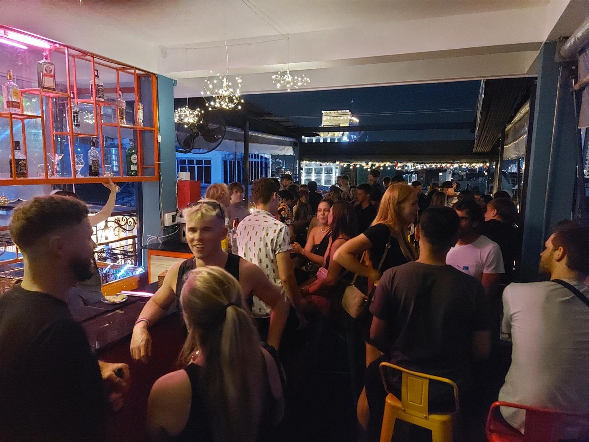Saigon Rooftops Hostel Хошимин Екстериор снимка