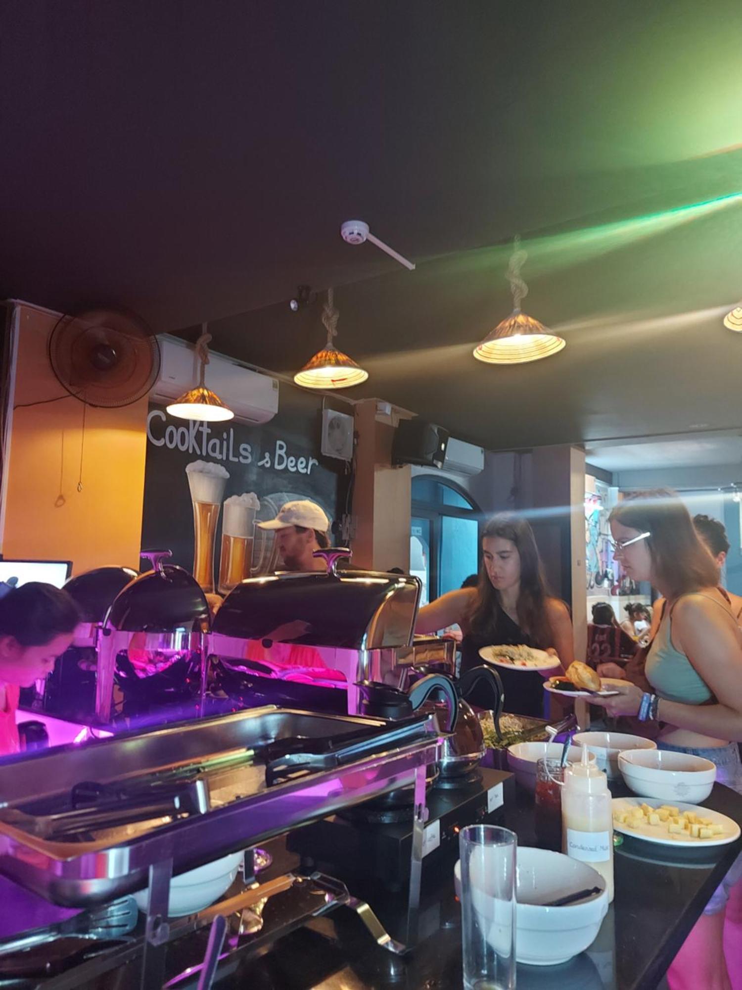 Saigon Rooftops Hostel Хошимин Екстериор снимка
