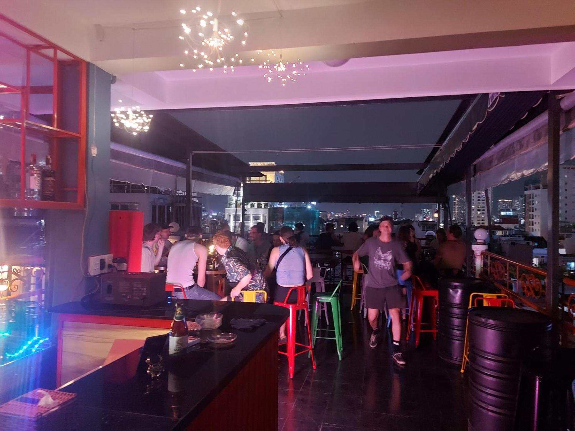 Saigon Rooftops Hostel Хошимин Екстериор снимка