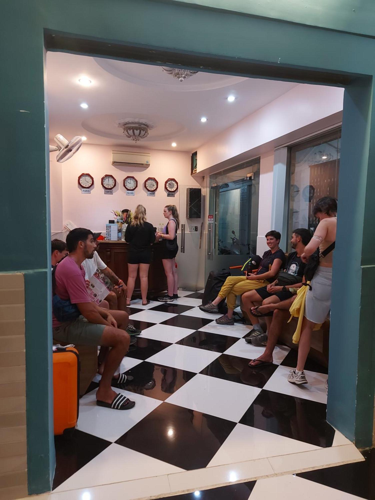 Saigon Rooftops Hostel Хошимин Екстериор снимка