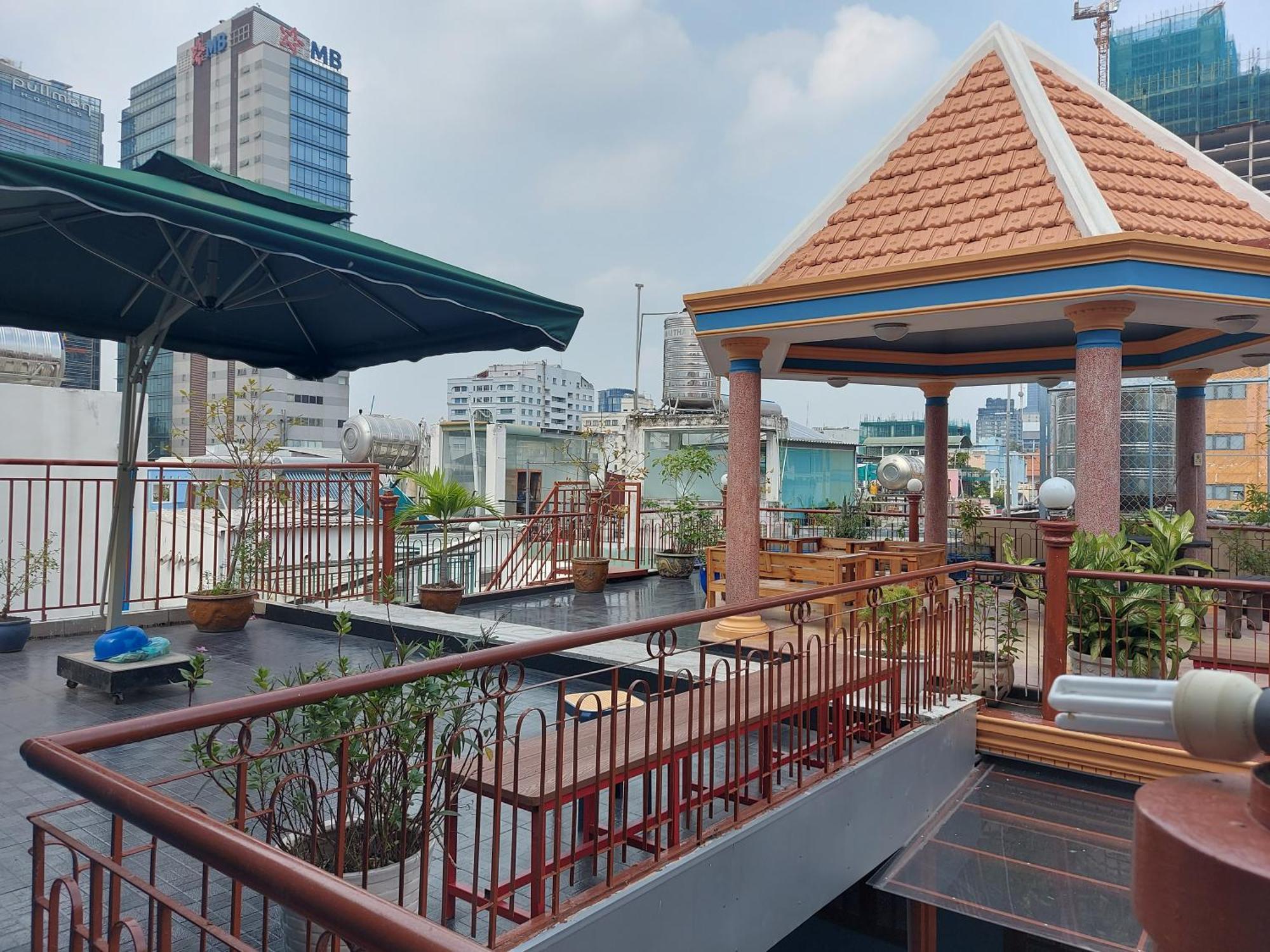 Saigon Rooftops Hostel Хошимин Екстериор снимка