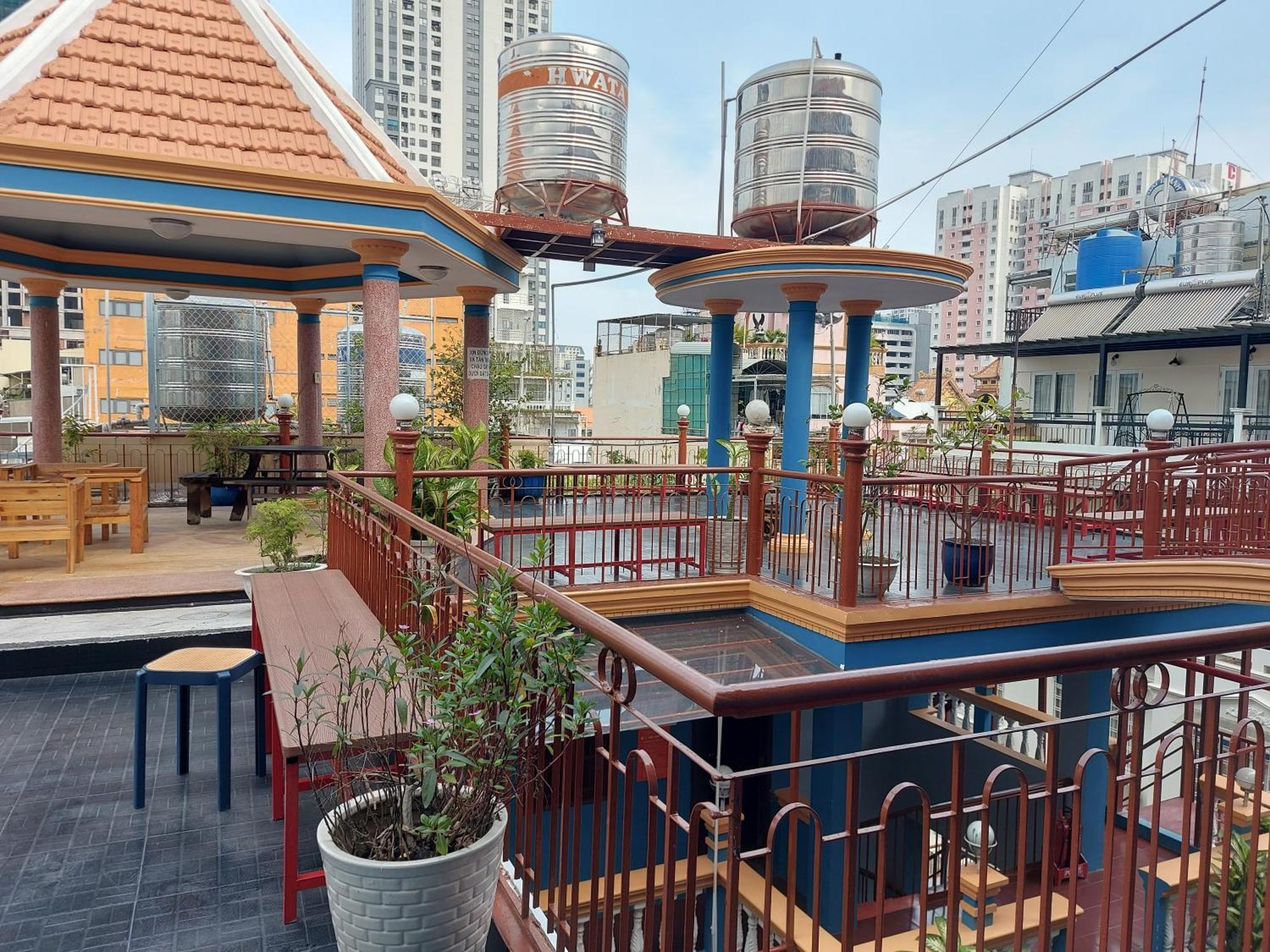 Saigon Rooftops Hostel Хошимин Екстериор снимка